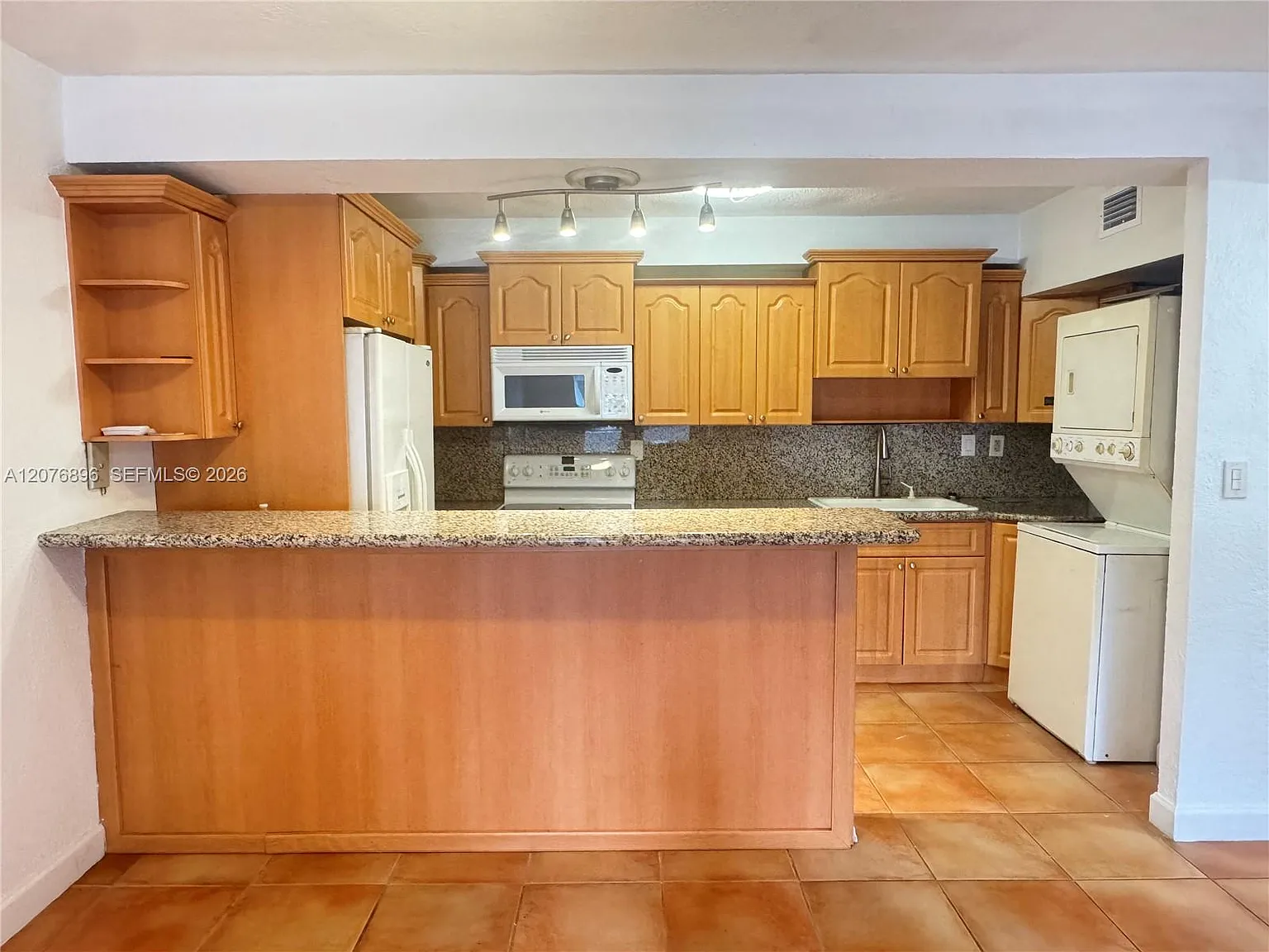 Venetian Palms Condo — Photo 1
