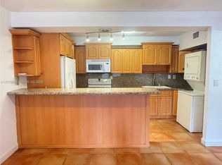 7915 SW 104th St APT 104-G, Miami, FL 33156