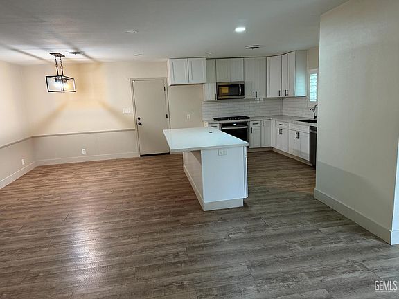 4th image of 3321 Jade Ave