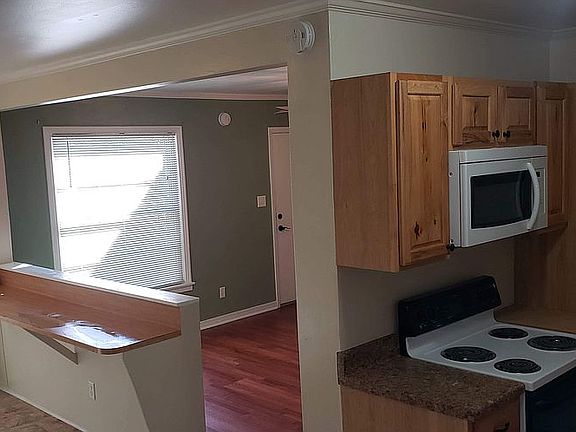 4th image of 1321 Lake Dr