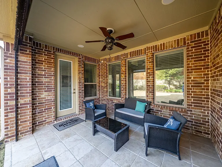 2805 Walnut Creek Ln — Photo 2