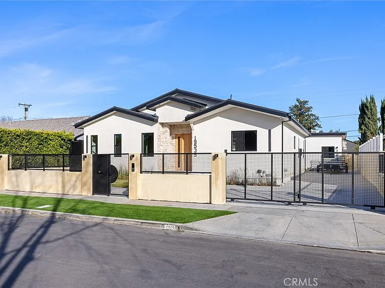 19539 Mobile St — Photo 2