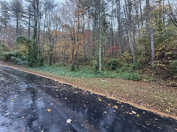 2nd image of 34 Rustling Woods Trail