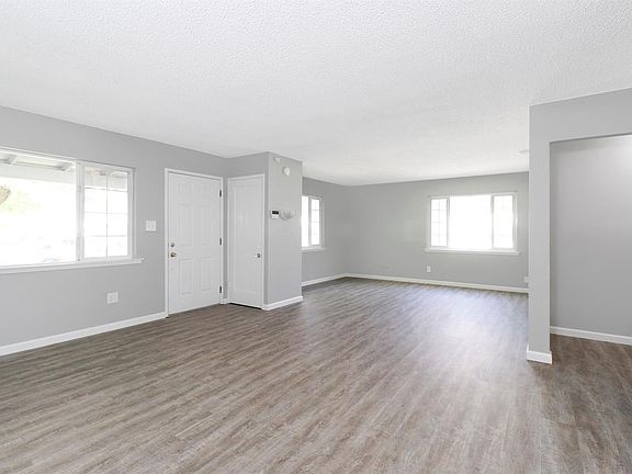 3rd image of 5391 Bradford Dr