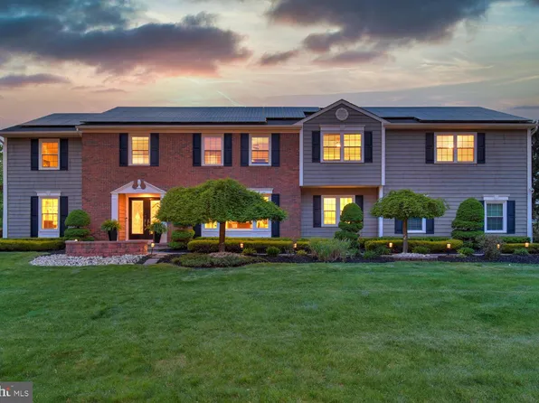 5 Findley Ln, West Windsor, NJ 08550