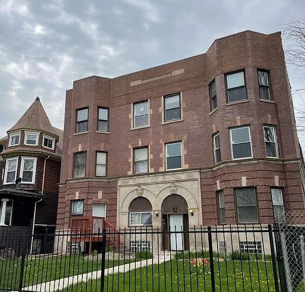 728 N Pine Ave #2 — Photo 1