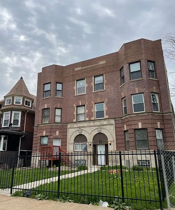 728 N Pine Ave #2