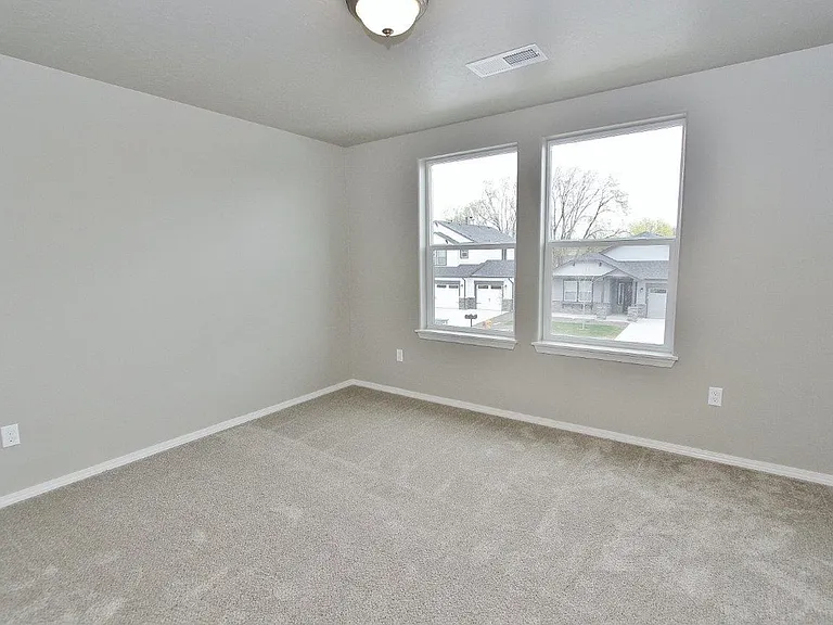33 N Mingus Ave — Photo 22