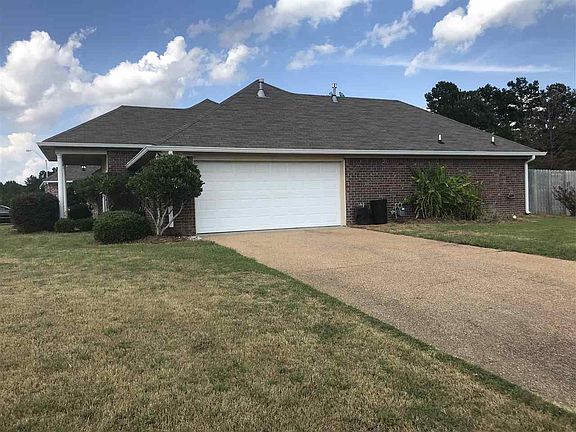 3rd image of 1130 Spanish Oak Dr