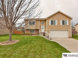 1806 Southview Dr, Papillion, NE 68046
