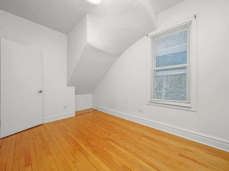 2444 W Gunnison St #1 — Photo 14