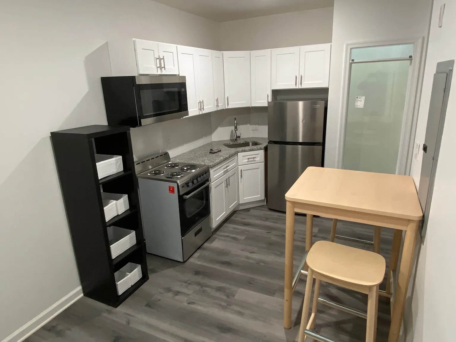 2 bed, 800 sqft, $1,800 — Photo 3