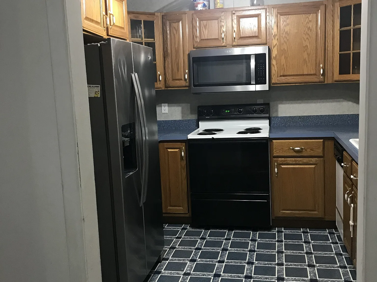 3 bed, 2016 sqft, $2,400 — Photo 3