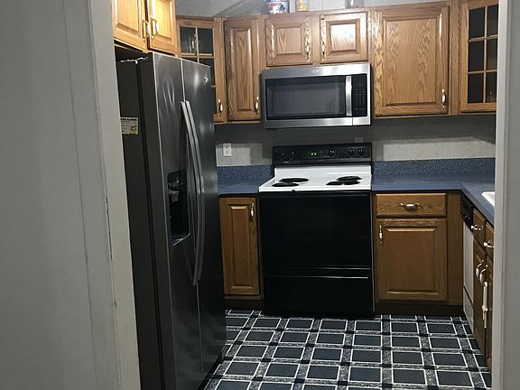 3rd image of 18 Walnut Hill Rd