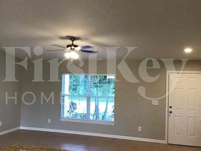 10518 Deerwood Ave — Photo 2