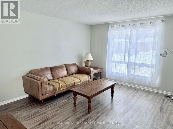 2nd image of 75 Telfer Rd Unit 1