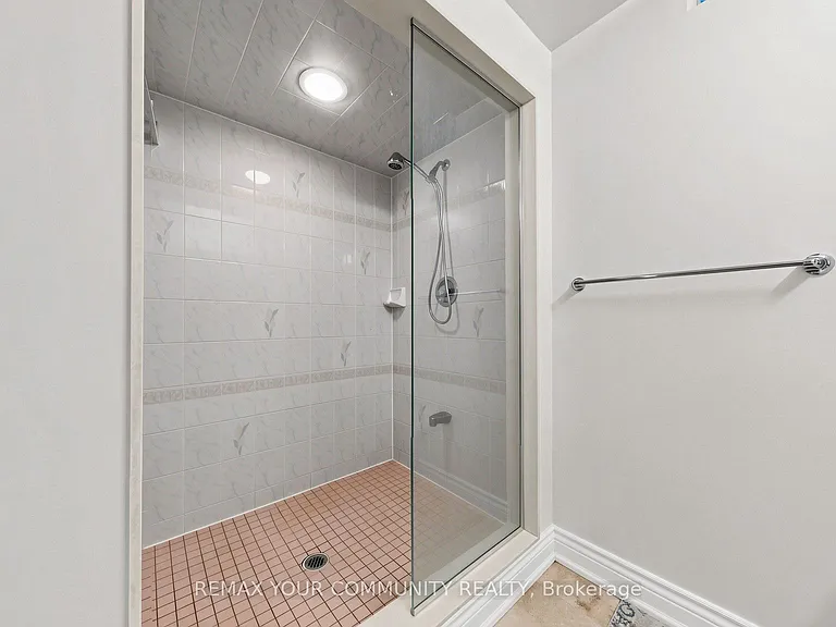32 Soho Cres #BASEMENT — Photo 25