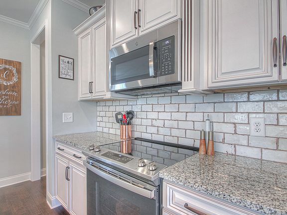 5th image of 3113 Sassafras Ln