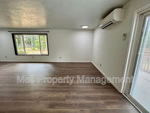 3rd image of 261 E Saint Andrews Dr