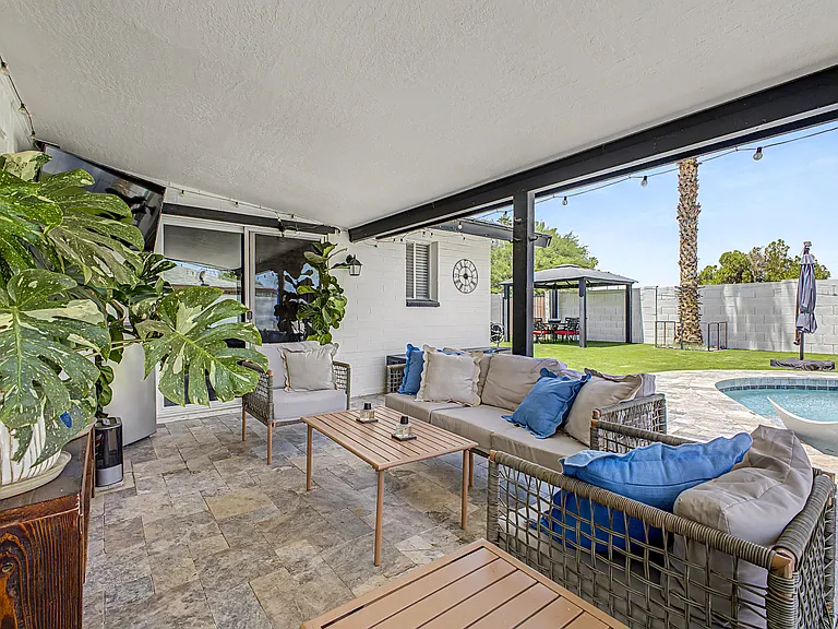 1958 E Laguna Dr — Photo 33