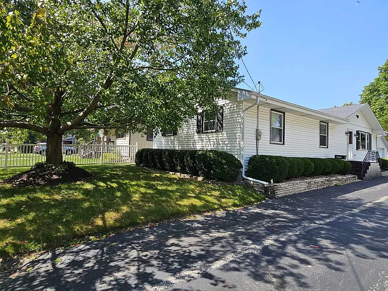 302 Merrill Ave — Photo 9
