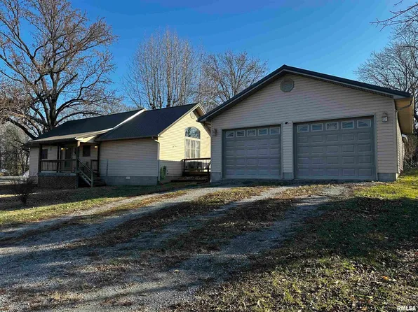 802 E Charles St, West Frankfort, IL 62896