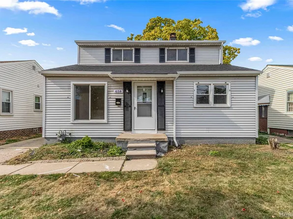 658 6th St, Wyandotte, MI 48192