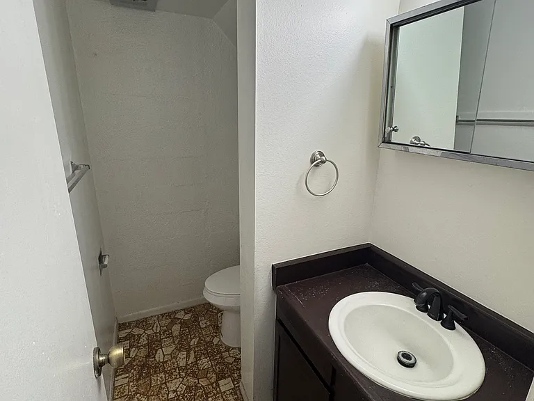 6011 W Golden Ln — Photo 5