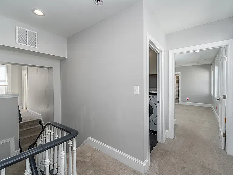 4 bed, 2300 sqft, $899 — Photo 4