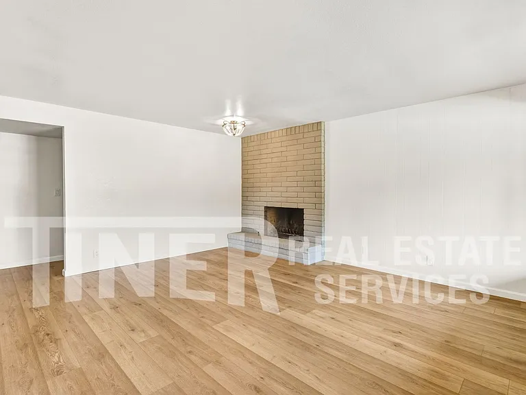 7400 Mooncrest Way — Photo 3