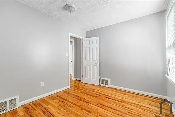 9256 Auburn St — Photo 9