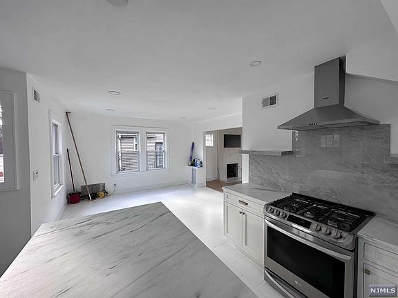 4th image of 1156 Abbott Blvd