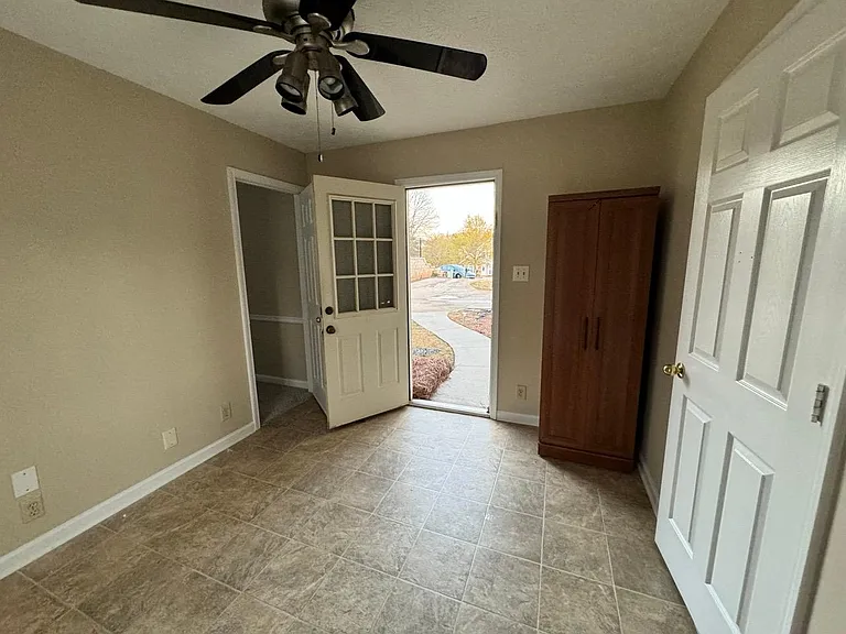 215 Lisbet Ct — Photo 18