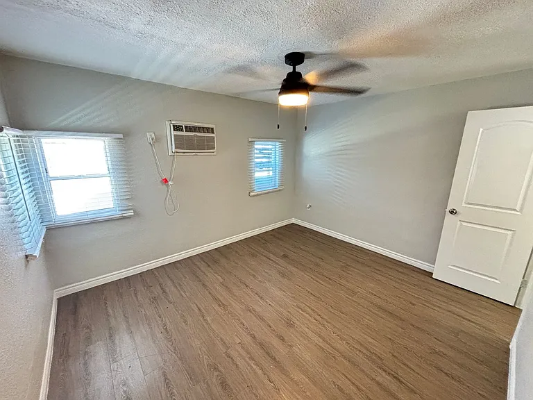 1101 Stewart Ave — Photo 8