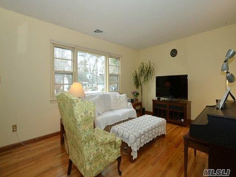 3rd image of 22 Kellogg Pl