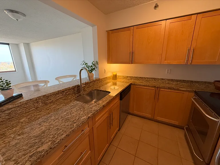 10101 Grosvenor Pl #2008 — Photo 7