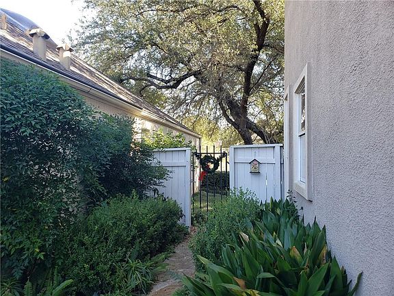 5th image of 44 Troon Dr