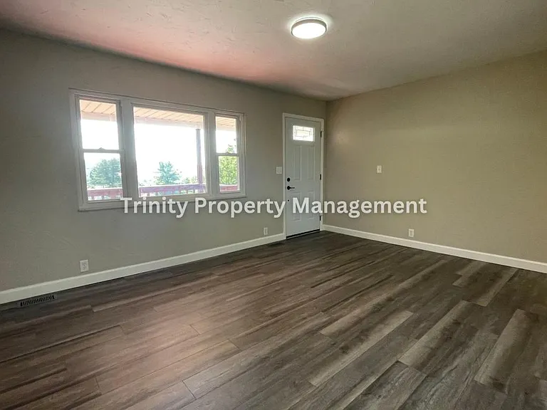 305 Michael St — Photo 2