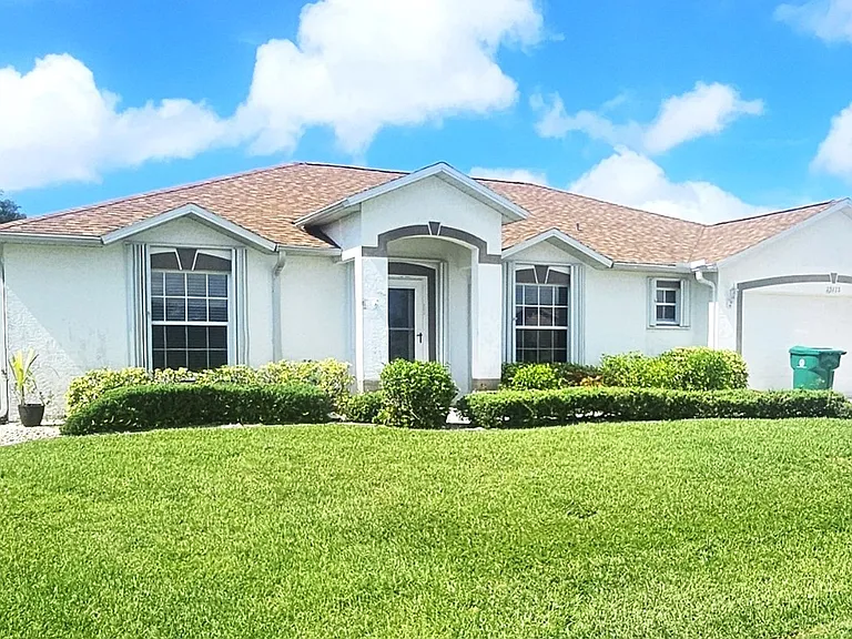 25173 Mercedes Dr — Photo 2