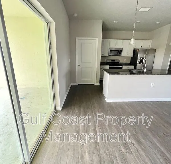 1700 NW 6th St — Photo 13