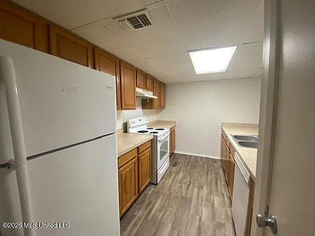 15251 Parkwood Dr N #D — Photo 3