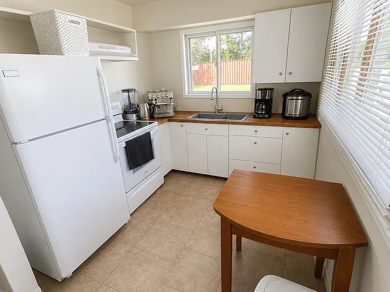 2728 S Riverside Dr — Photo 4
