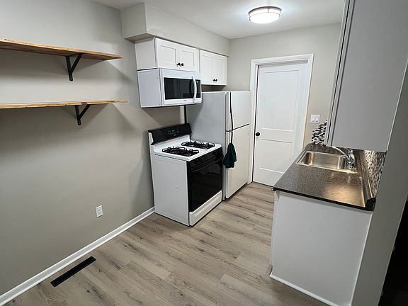 2nd image of 404 Mary Ave
