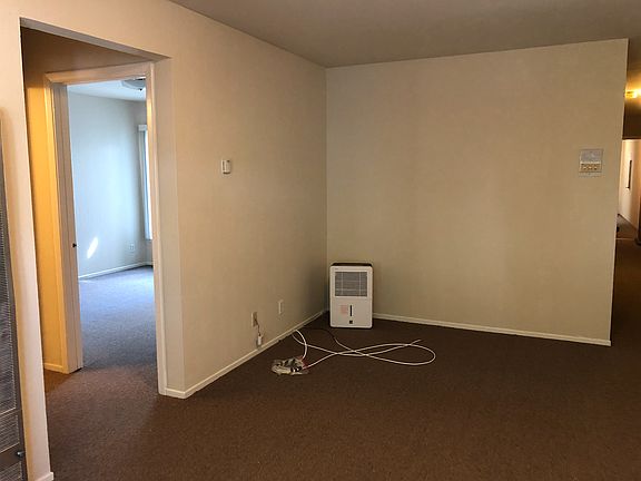 5th image of 474 20th Ave APT 3