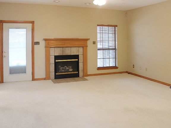 2nd image of 5 NW Heatherstone Cir