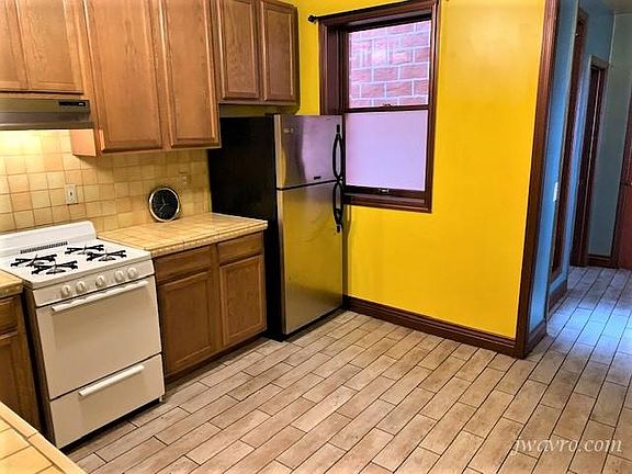 4th image of 3655 Vicente St #2