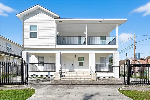 2202 Hutchins St Photo 1