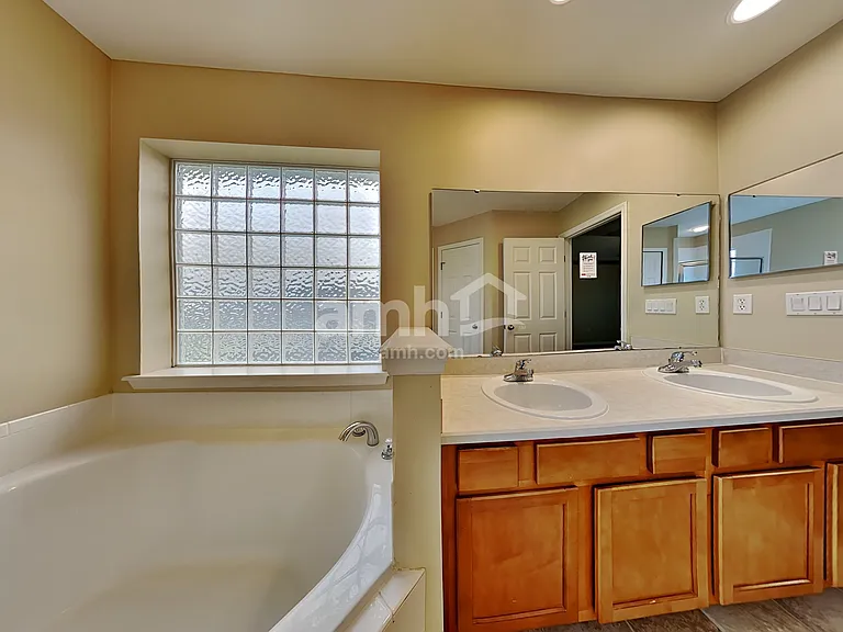 9243 Prosperity Lake Dr — Photo 13