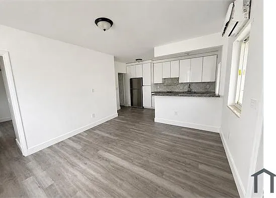 1885 SW 4th St #3 — Photo 2