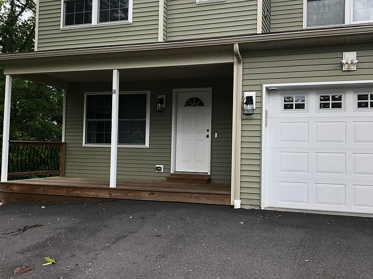 14 Avenue B — Photo 9